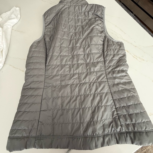 Women’s Patagonia nano puffer vest size M, like new condition - Picture 4 of 7
